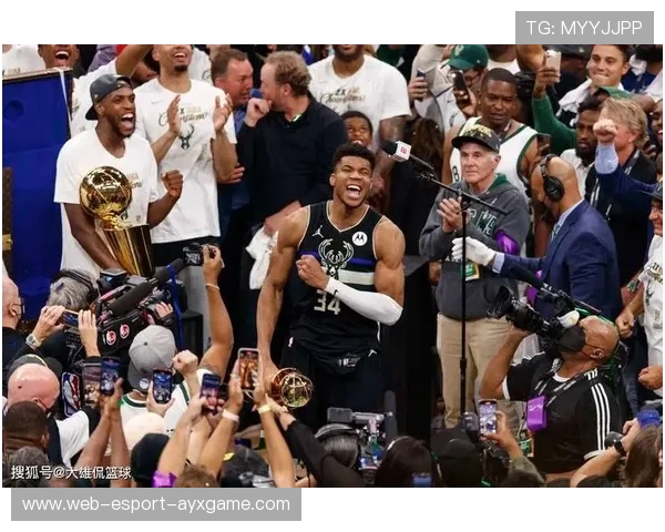 字母哥连续冲击内线，密尔沃基雄鹿占尽便宜