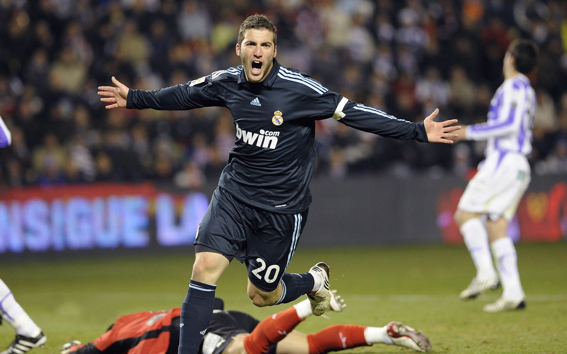 战术创新:球队如何应对激烈竞争?,球队打比赛问题